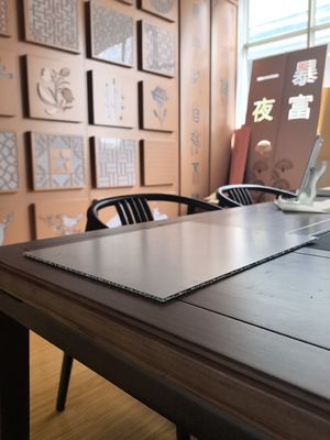 헐리우프 프로파일 뿐만 아니라 패널의 구조적 무결성을 향상