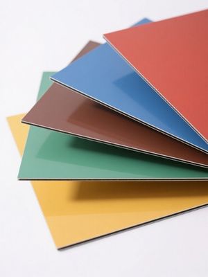 공급업체 일반 1000mm 1500mm 알루미늄 복합 패널 브라운 외부 벽 클래딩 스크래치 방지 천 패턴 PVDF 코팅